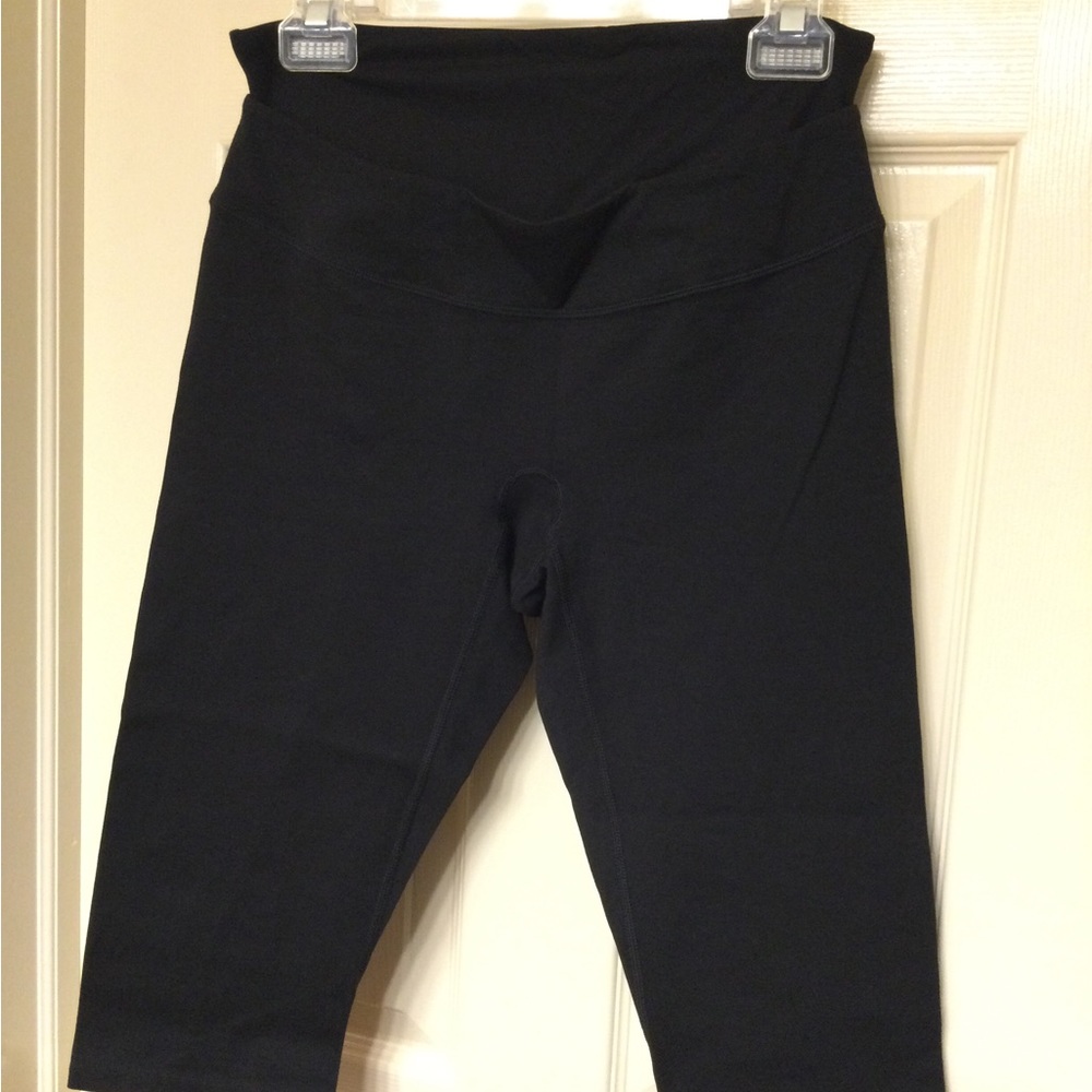 Preowned Spanx Capri leggings - black size XL.